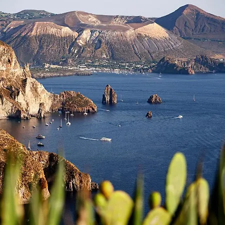 Bilo - Vulcano On Sea Shore - Happy Lipari (Isola Lipari)